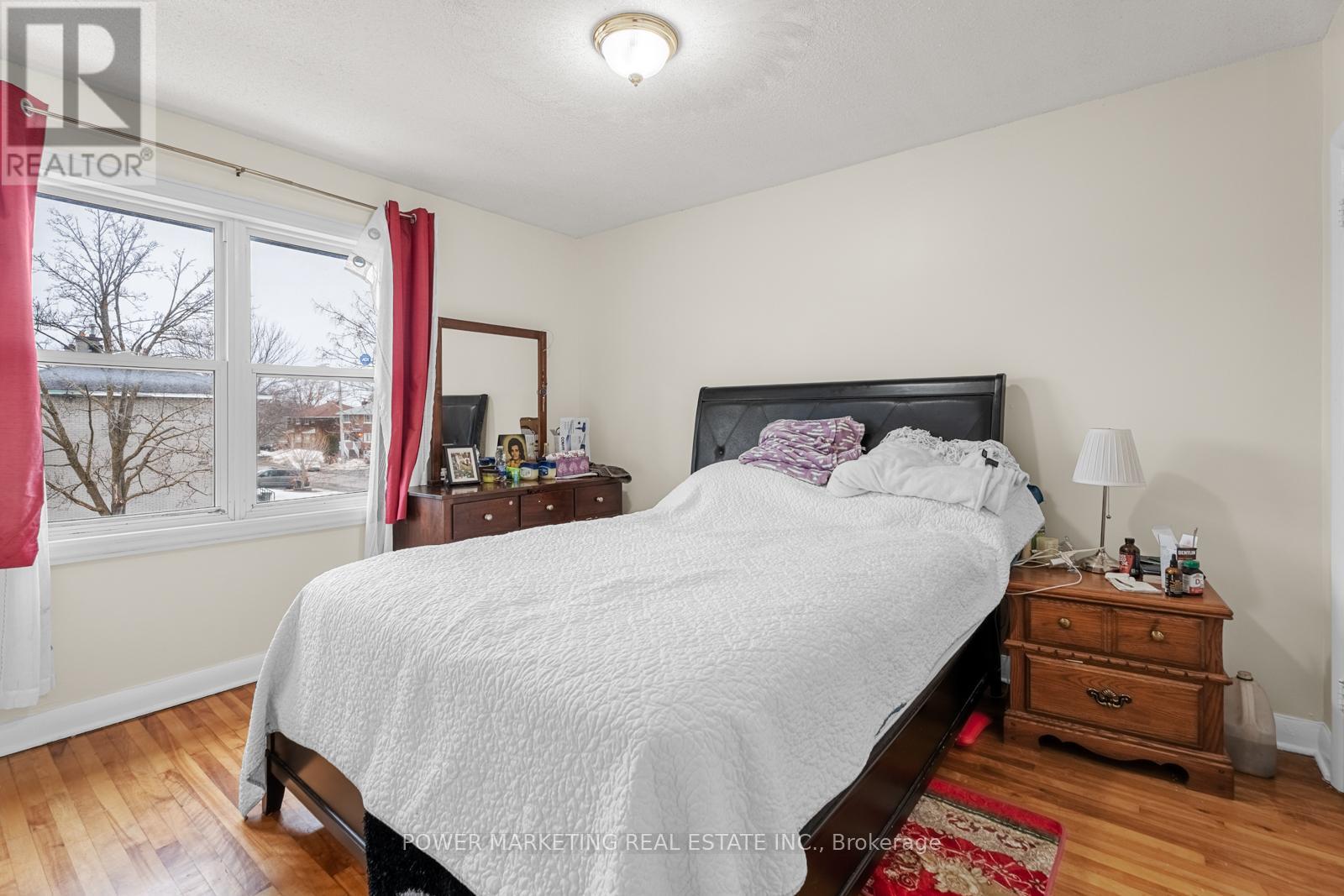 Photo 3 of 1047 Hollington Street, Ottawa ON