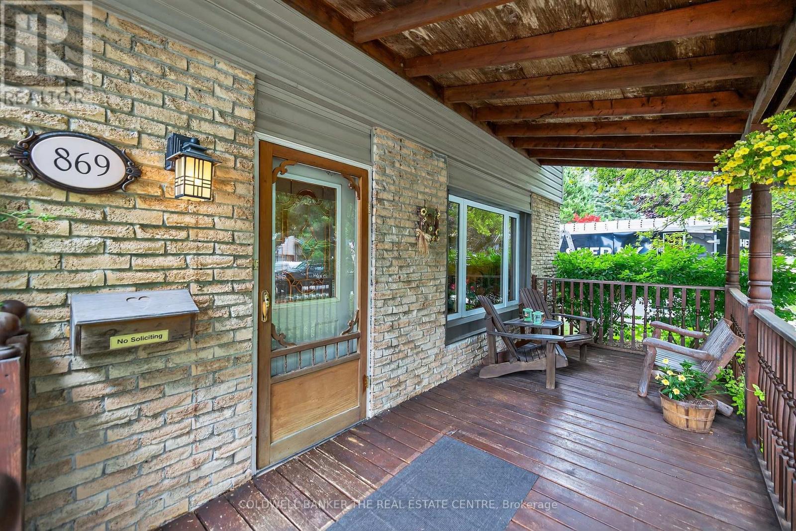 Photo 1 of 869 Magnolia Avenue, Newmarket ON