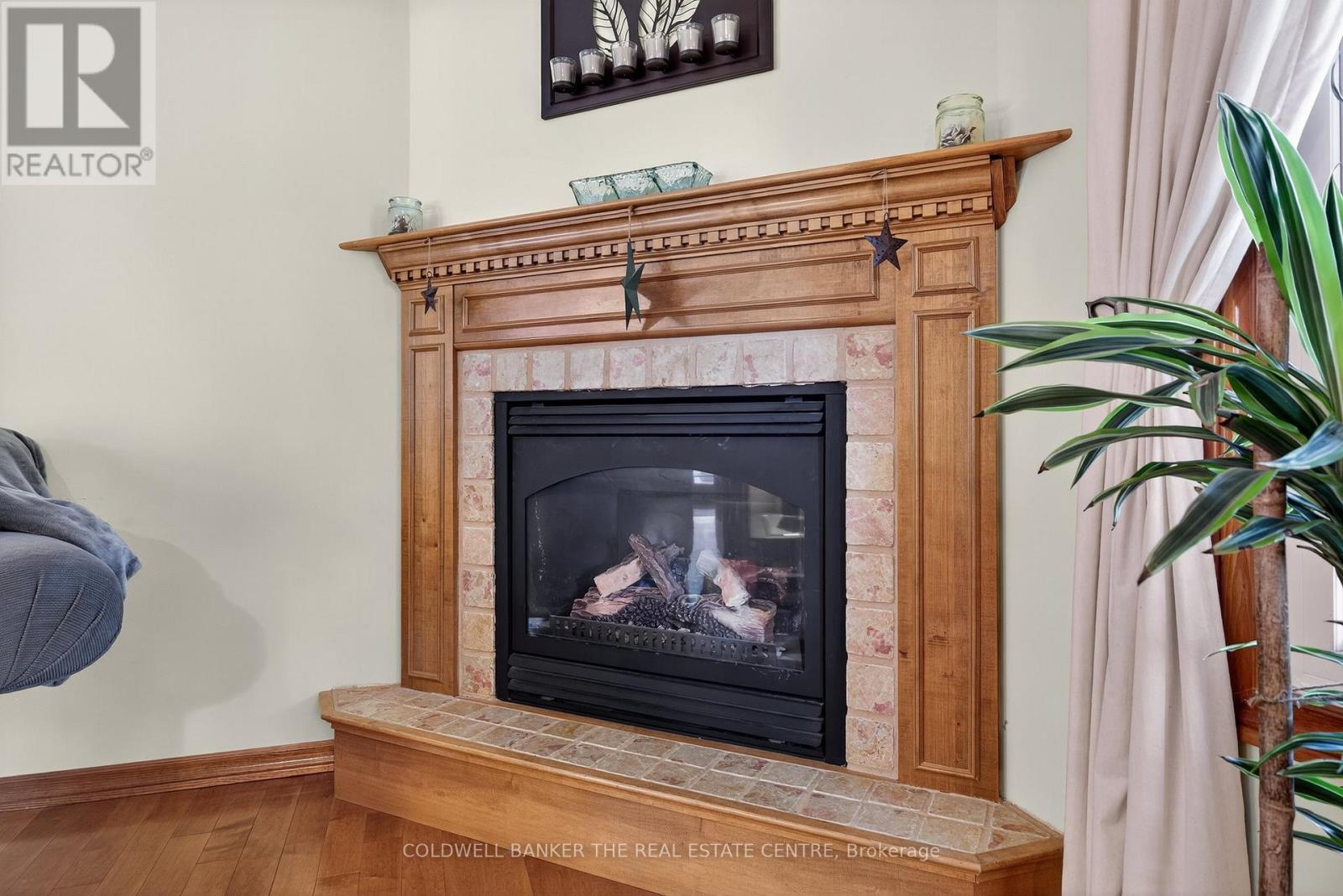 Photo 10 of 869 Magnolia Avenue, Newmarket ON