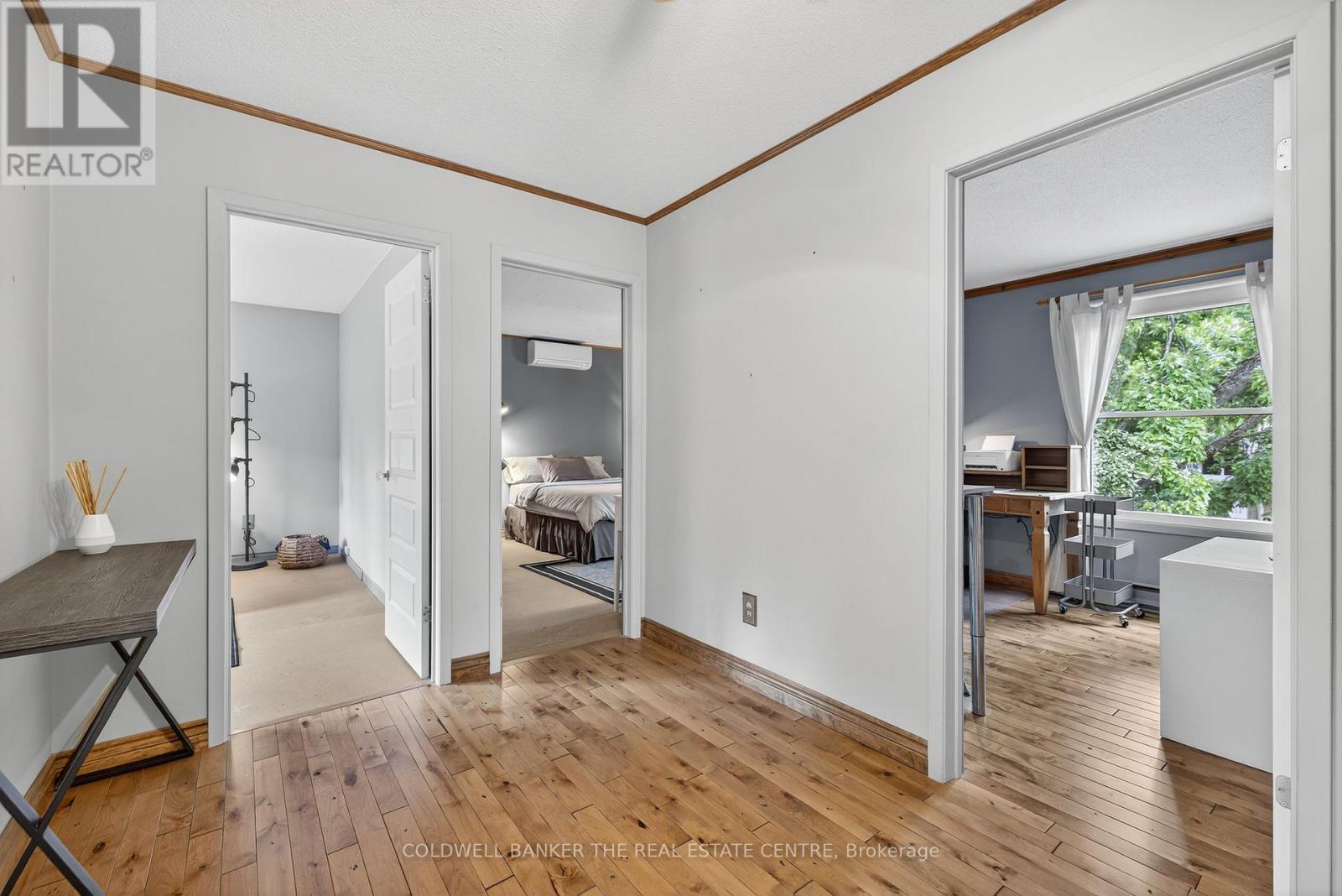Photo 19 of 869 Magnolia Avenue, Newmarket ON