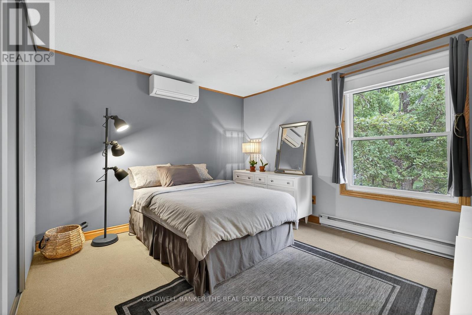 Photo 20 of 869 Magnolia Avenue, Newmarket ON