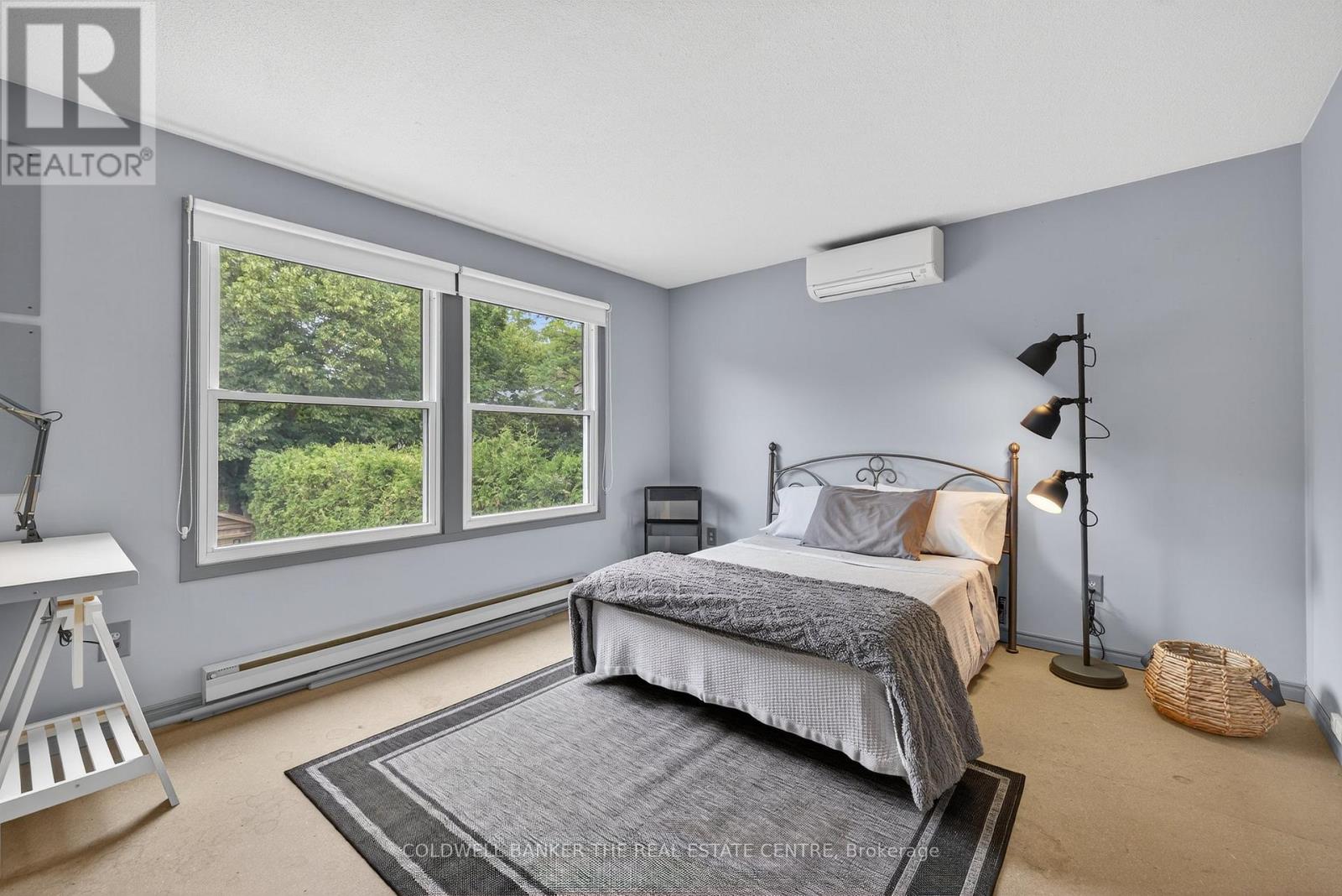 Photo 23 of 869 Magnolia Avenue, Newmarket ON