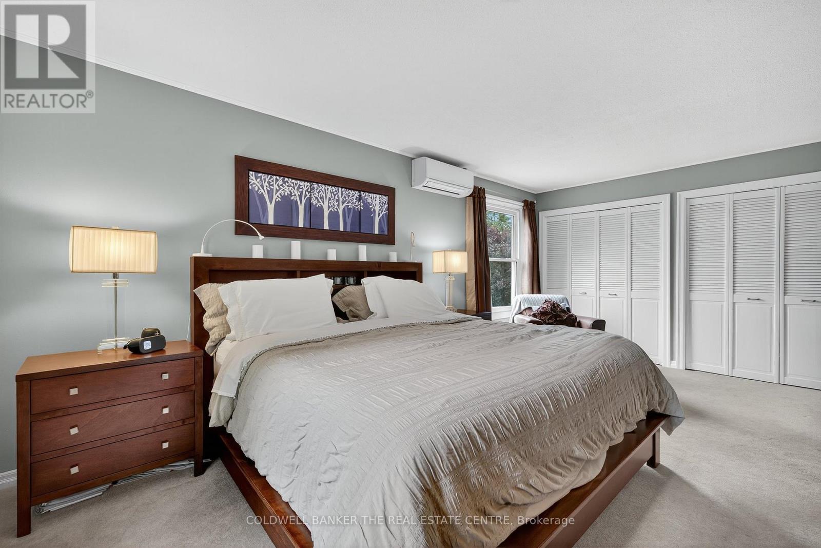 Photo 30 of 869 Magnolia Avenue, Newmarket ON