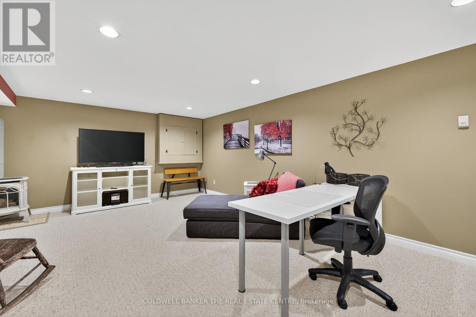 Photo 35 of 869 Magnolia Avenue, Newmarket ON