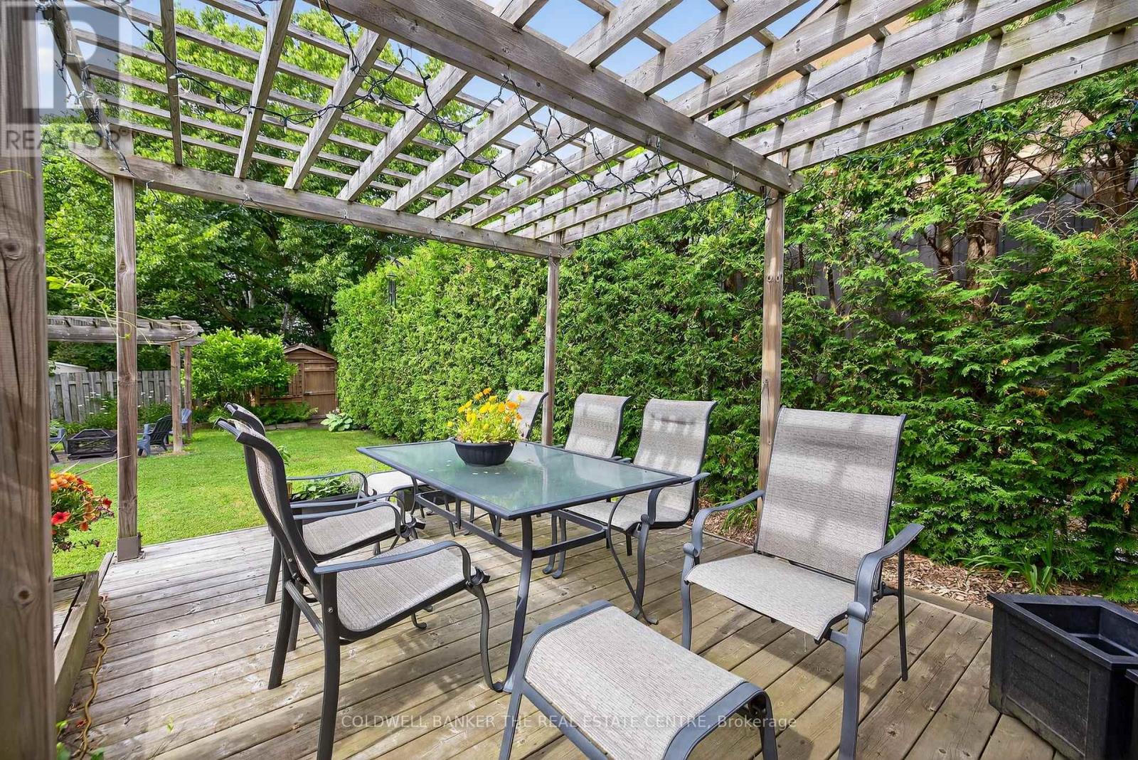 Photo 38 of 869 Magnolia Avenue, Newmarket ON