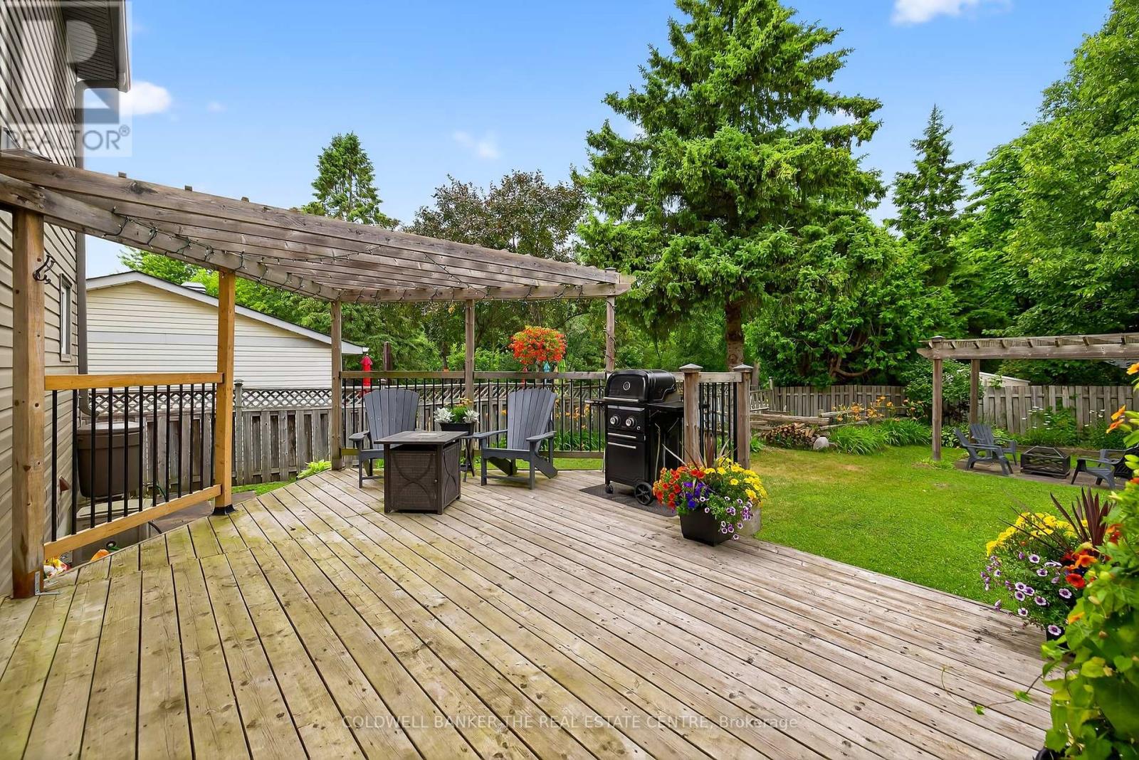 Photo 39 of 869 Magnolia Avenue, Newmarket ON