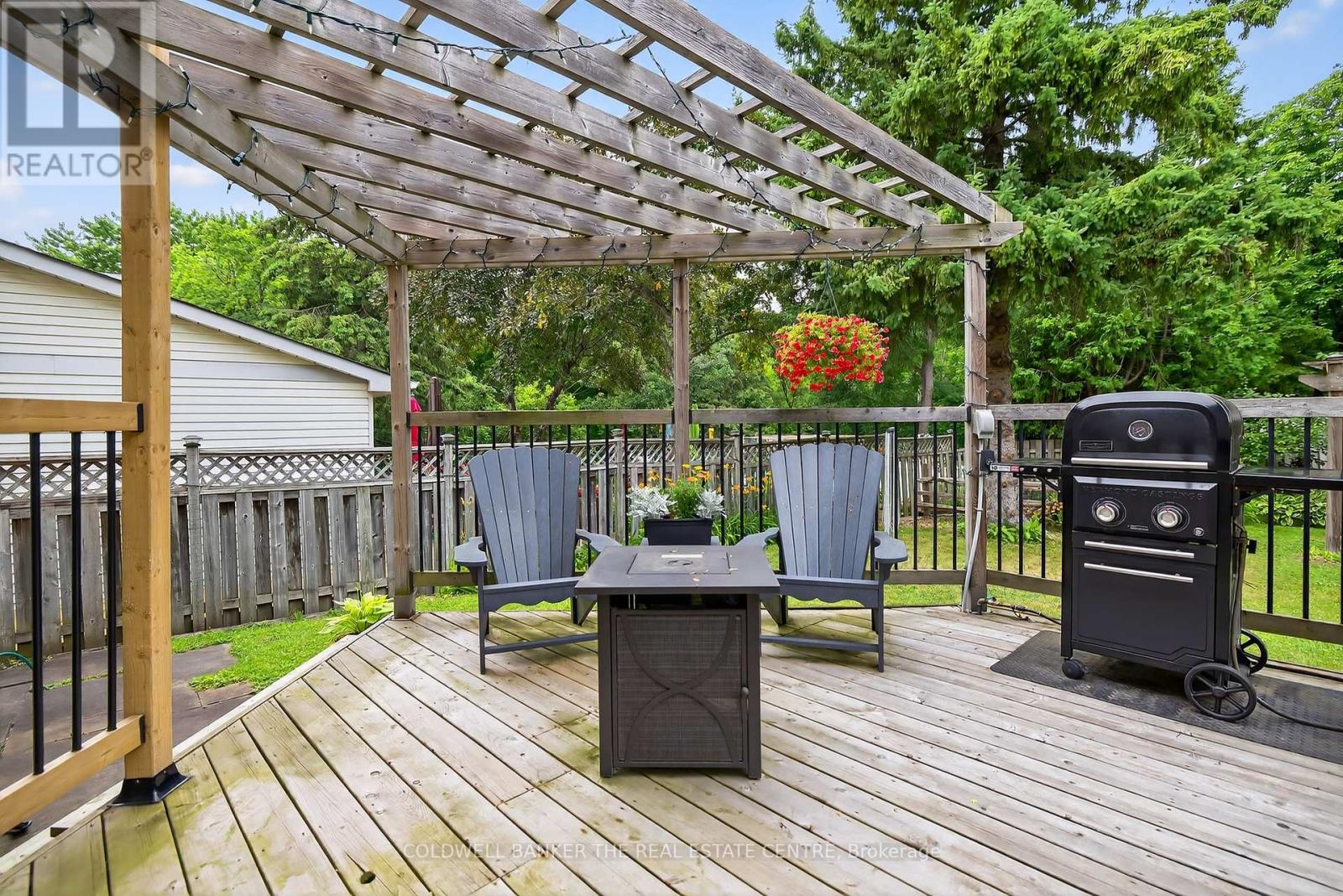Photo 40 of 869 Magnolia Avenue, Newmarket ON