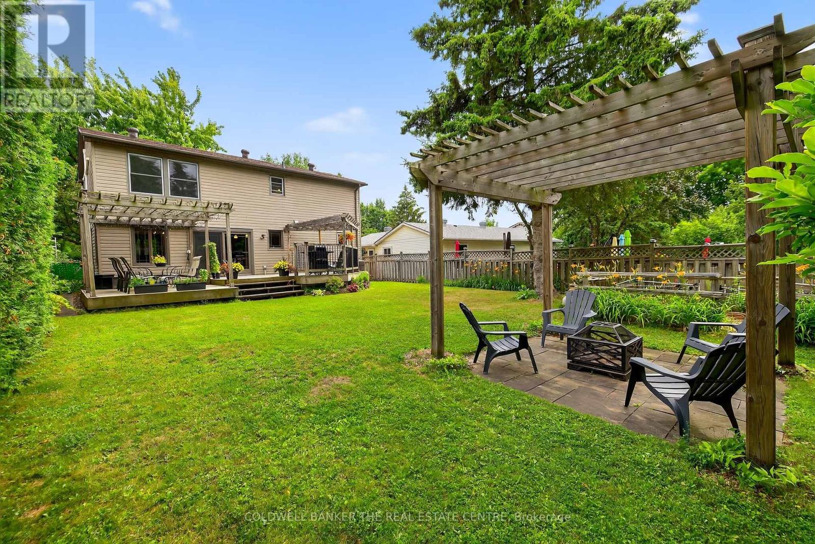 Photo 45 of 869 Magnolia Avenue, Newmarket ON