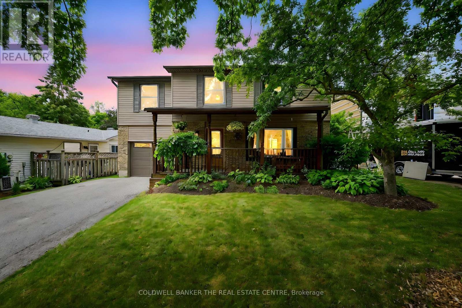 Photo 49 of 869 Magnolia Avenue, Newmarket ON