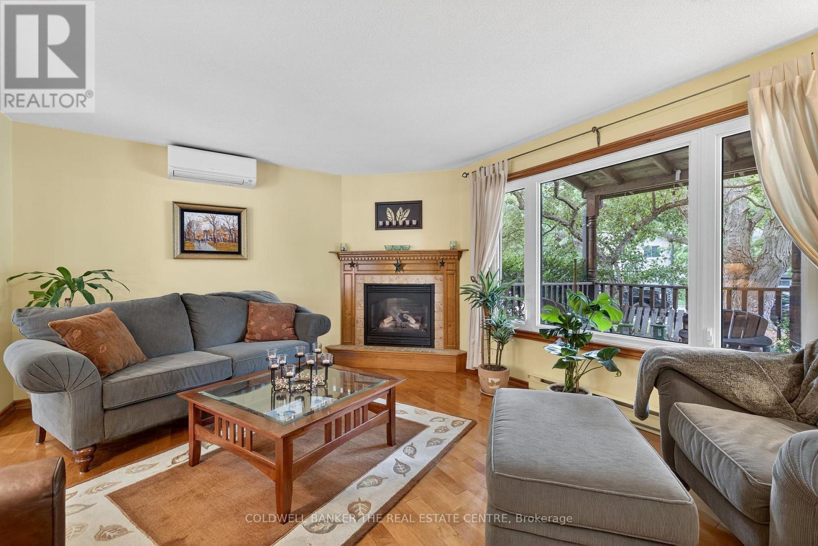 Photo 7 of 869 Magnolia Avenue, Newmarket ON
