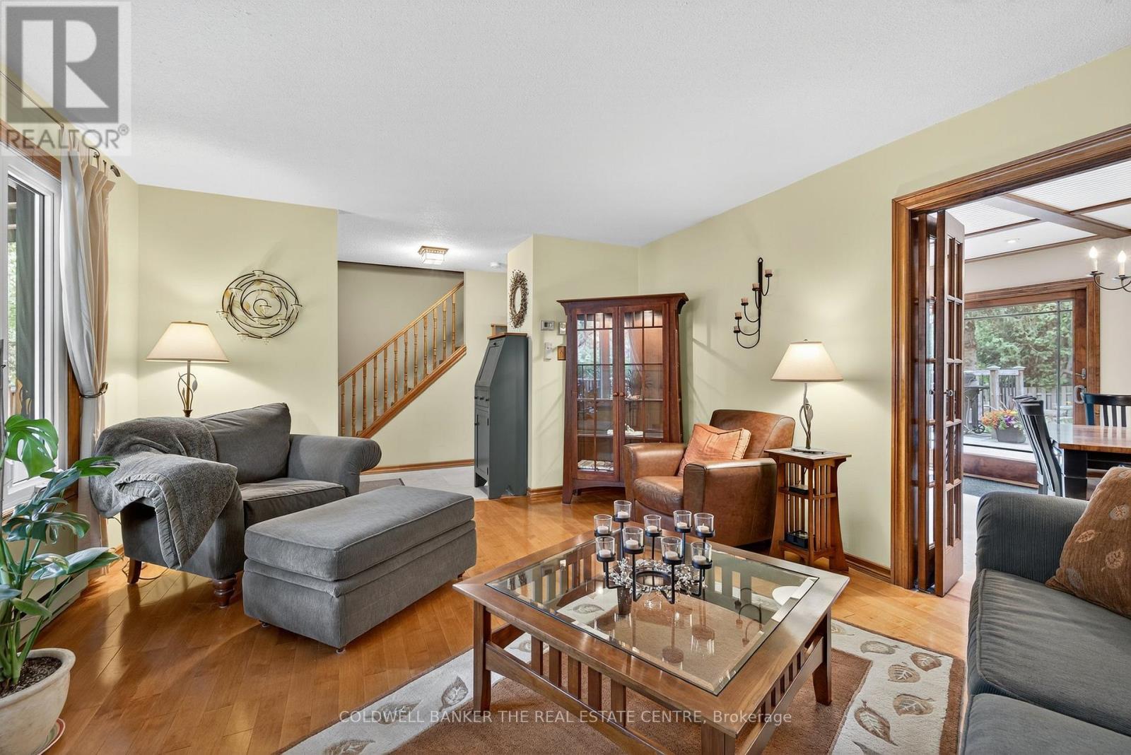 Photo 9 of 869 Magnolia Avenue, Newmarket ON