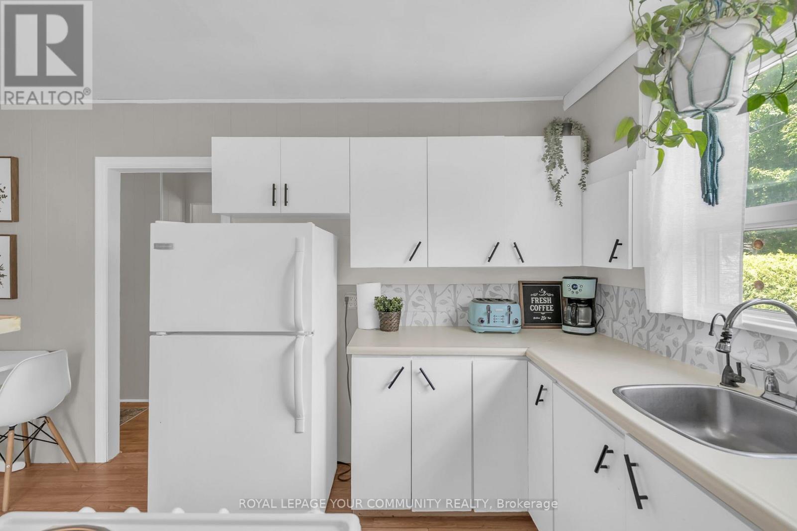 Photo 12 of 26 St James Street, Georgina ON
