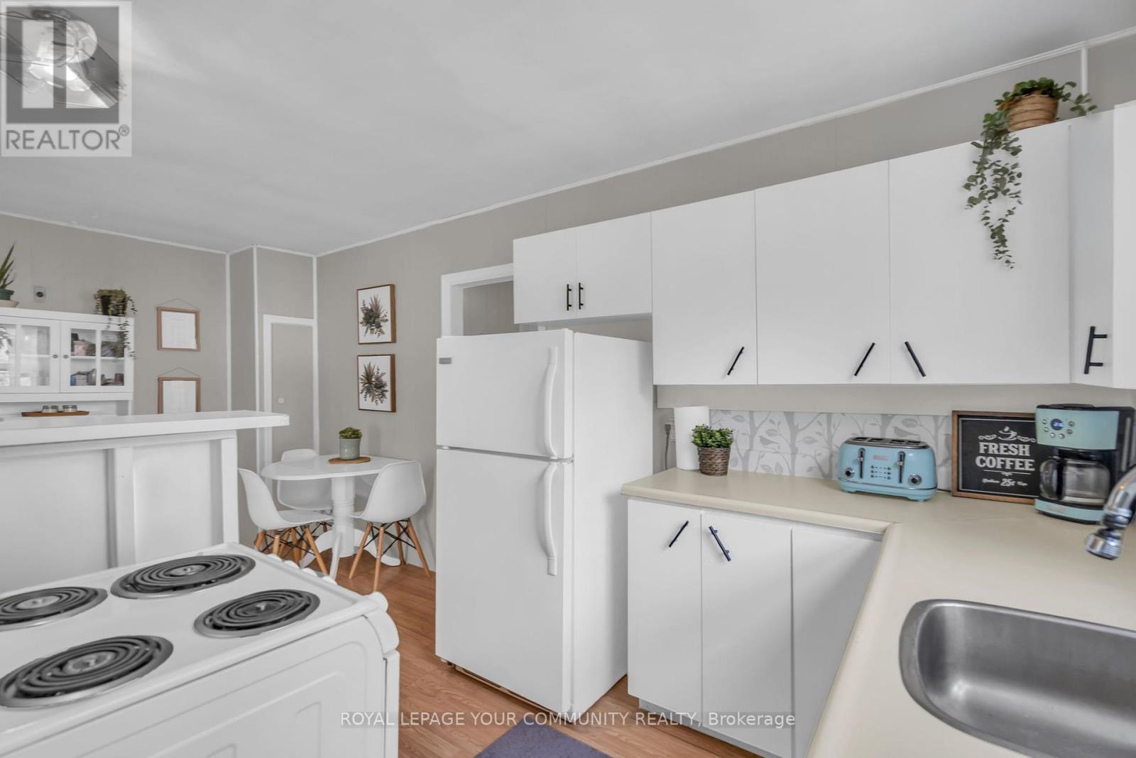 Photo 13 of 26 St James Street, Georgina ON
