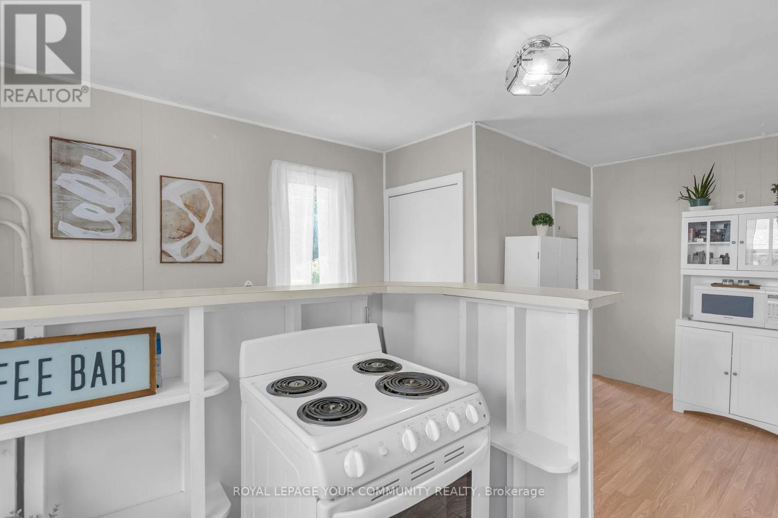 Photo 14 of 26 St James Street, Georgina ON