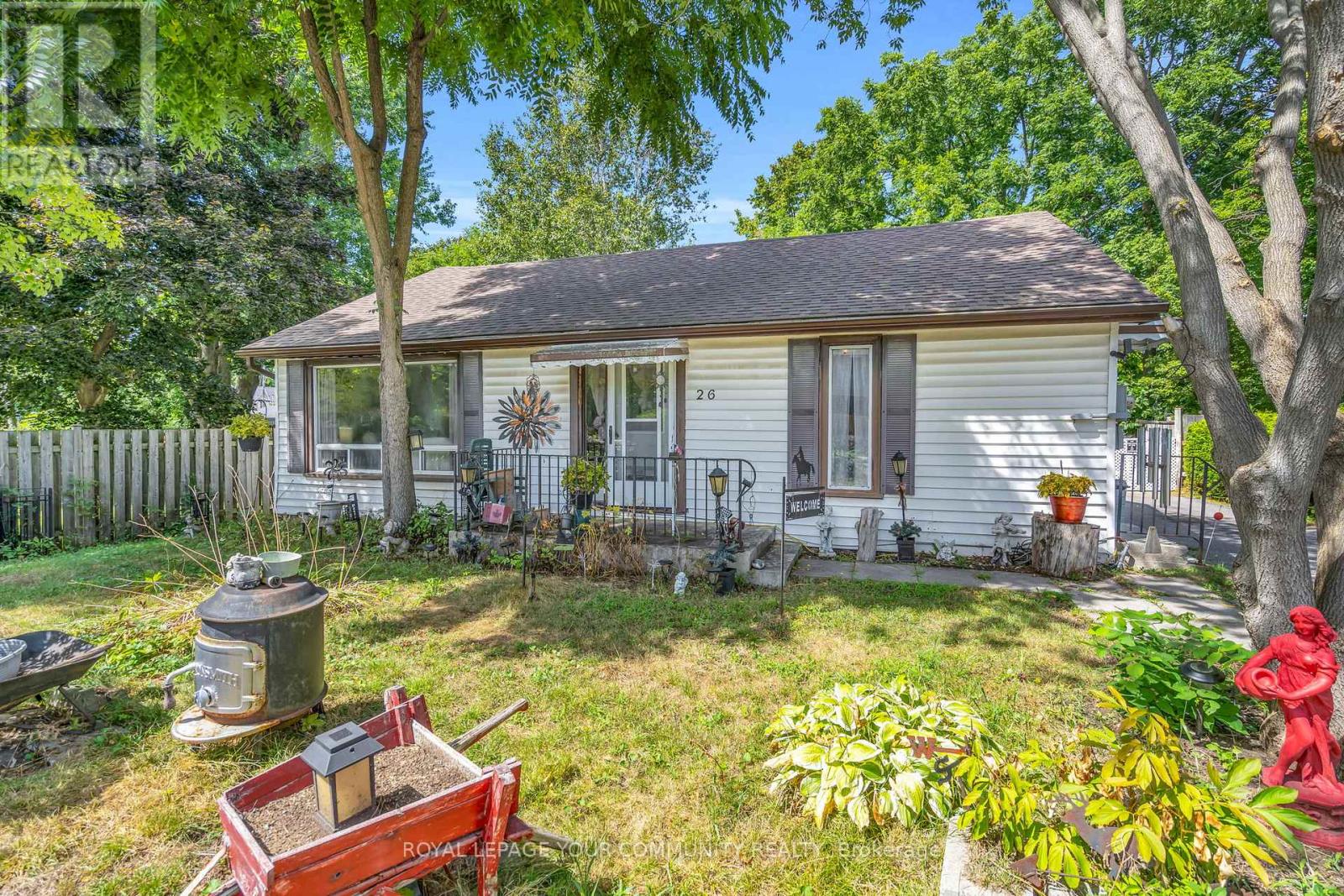 Photo 4 of 26 St James Street, Georgina ON