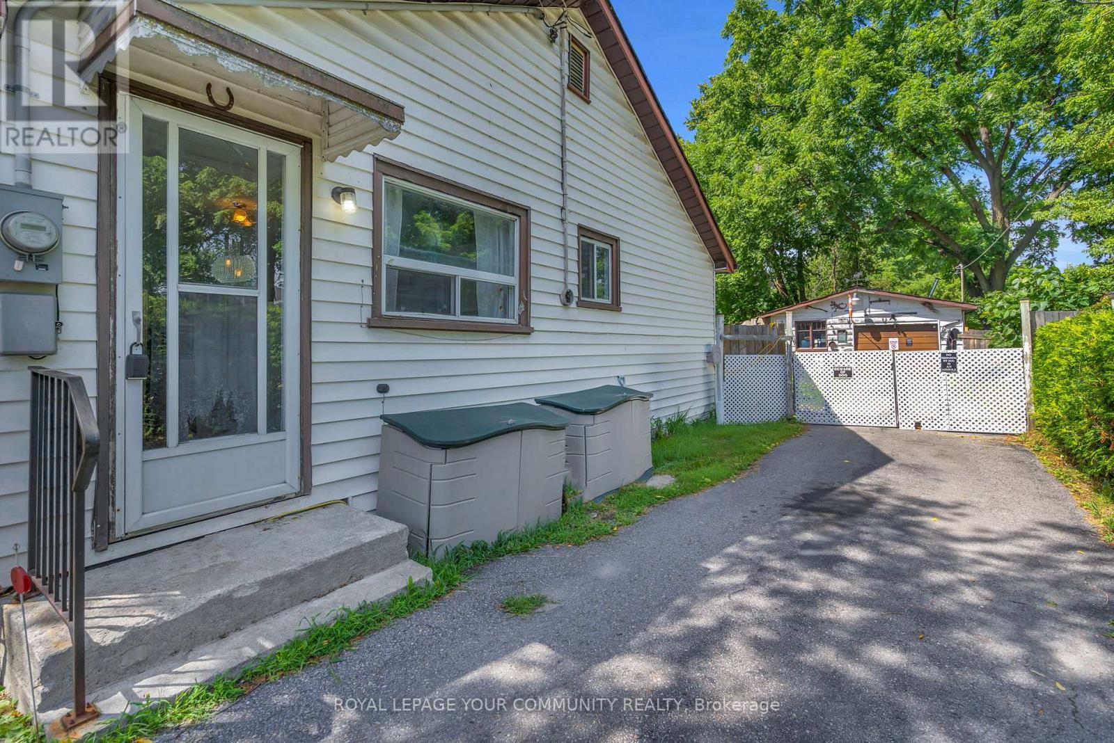 Photo 44 of 26 St James Street, Georgina ON