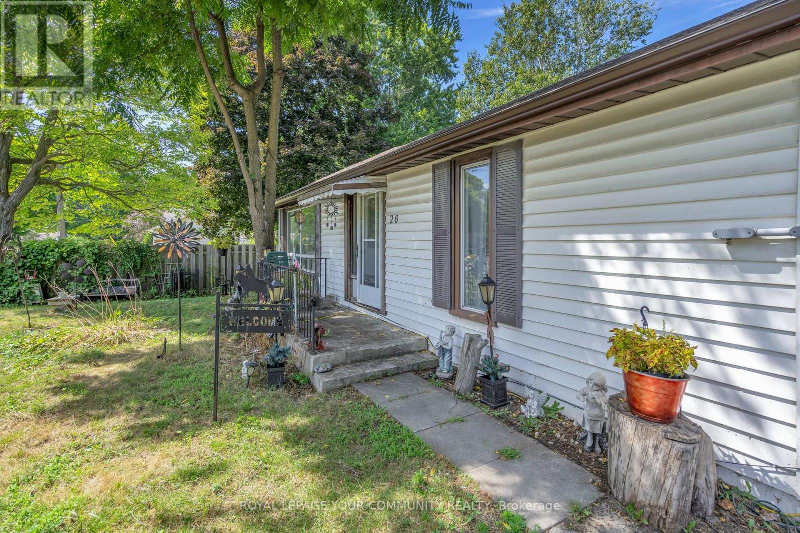 Photo 5 of 26 St James Street, Georgina ON