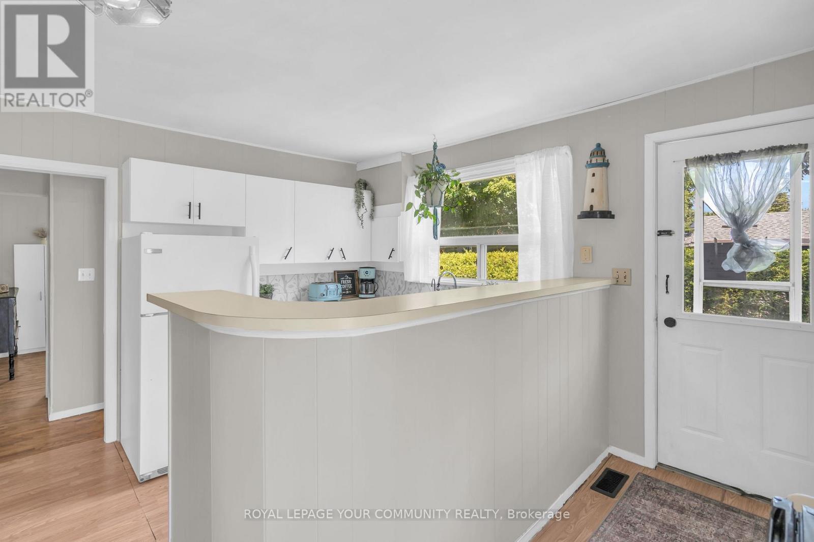 Photo 6 of 26 St James Street, Georgina ON