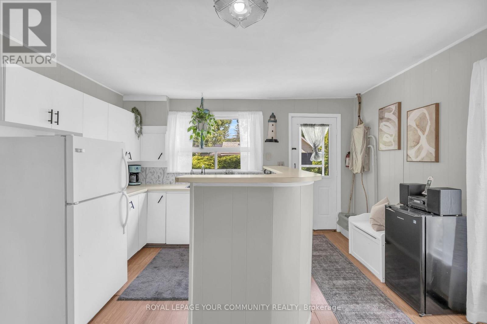 Photo 7 of 26 St James Street, Georgina ON