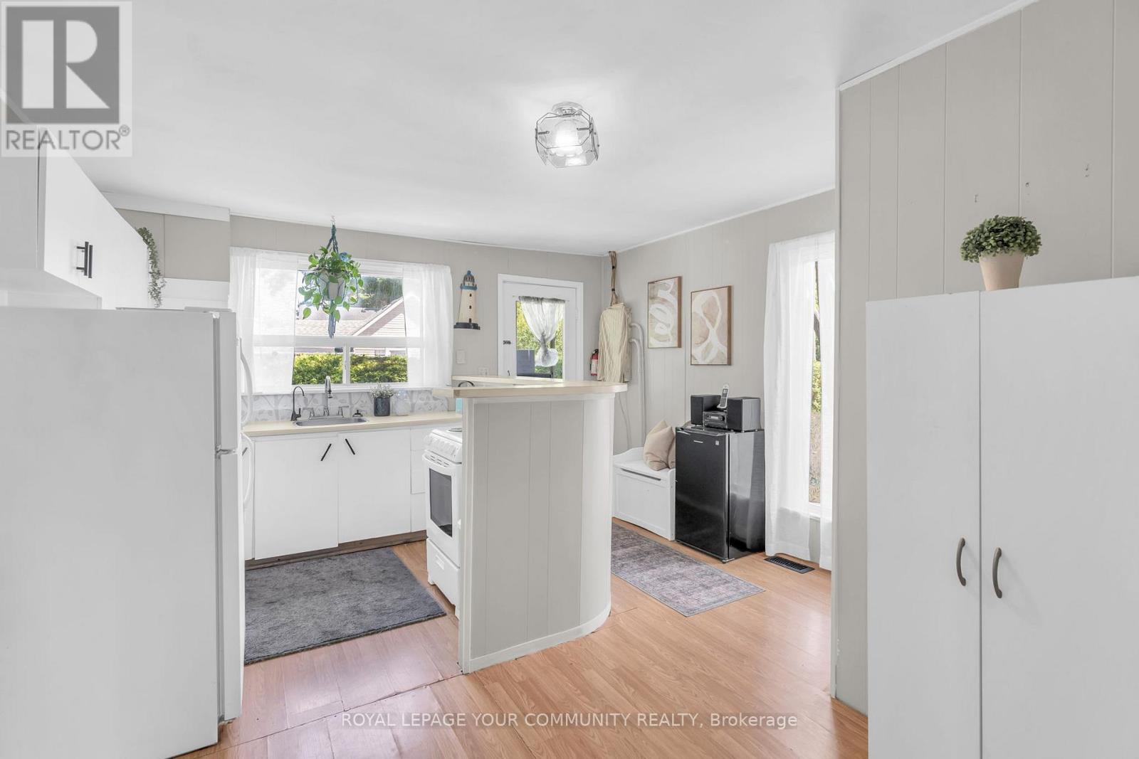 Photo 8 of 26 St James Street, Georgina ON