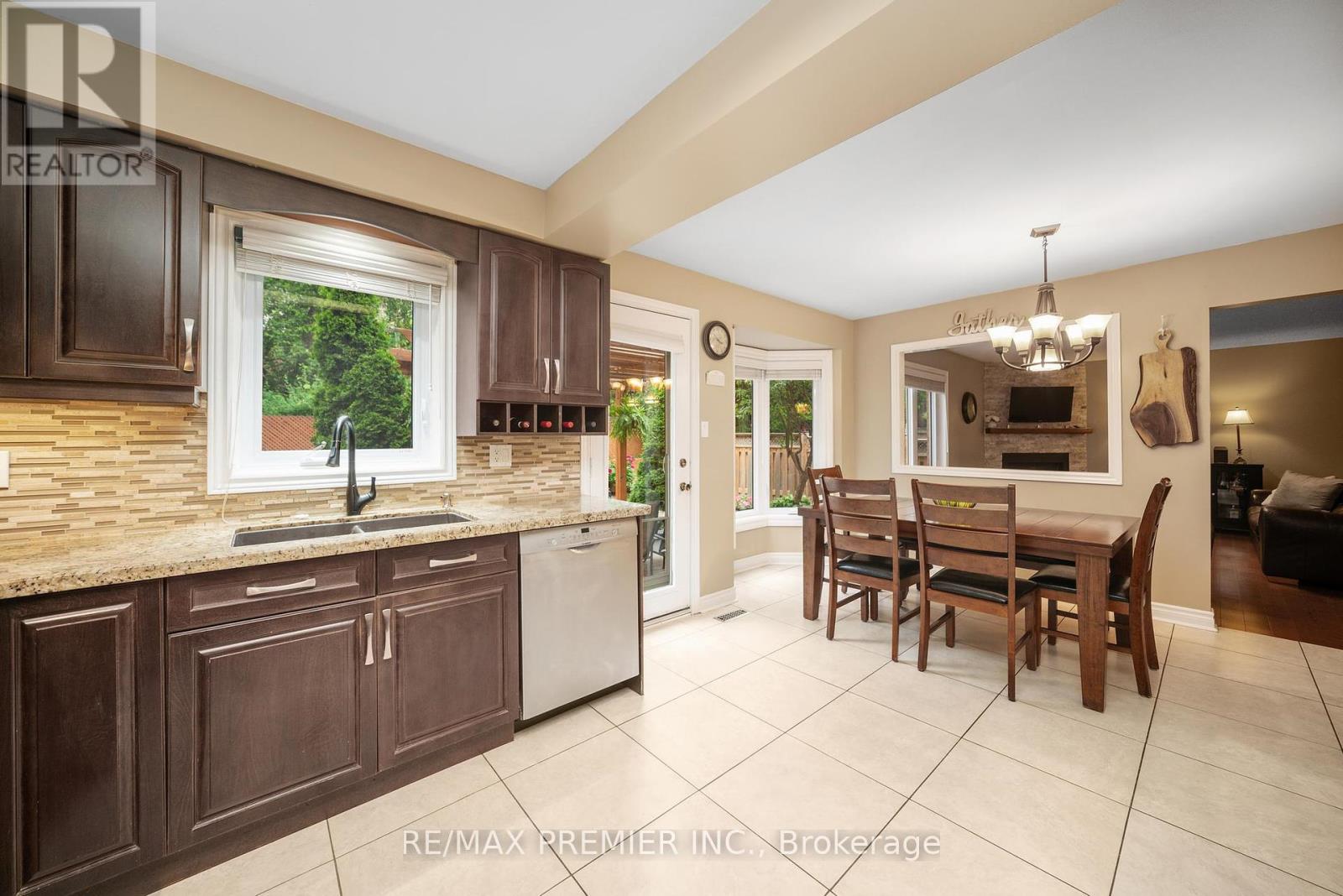 Photo 10 of 618 Ponting Place, Newmarket ON