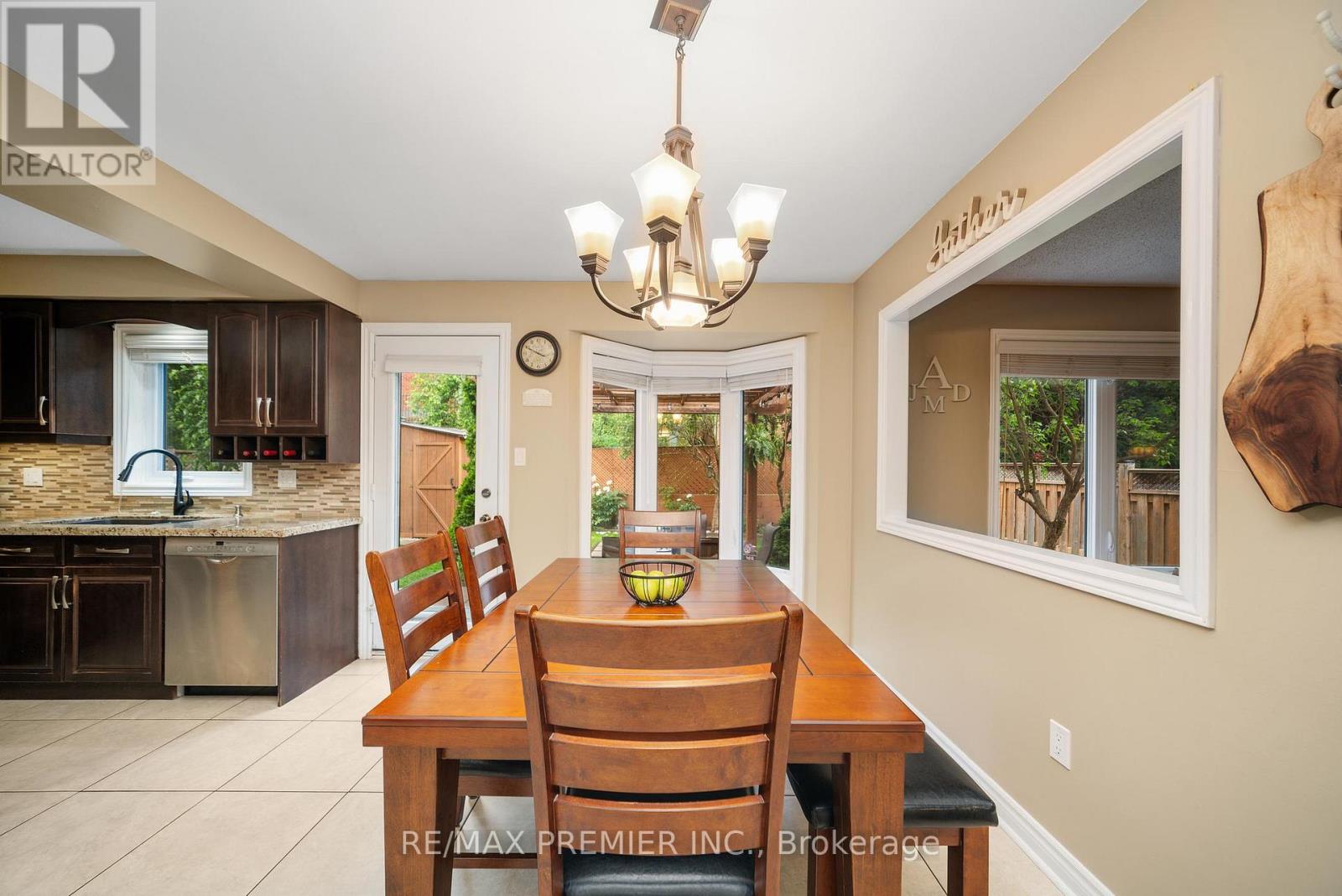 Photo 11 of 618 Ponting Place, Newmarket ON