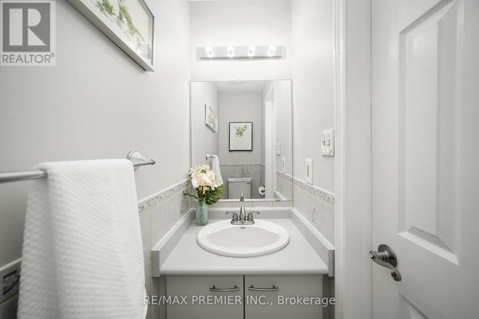 Photo 13 of 618 Ponting Place, Newmarket ON