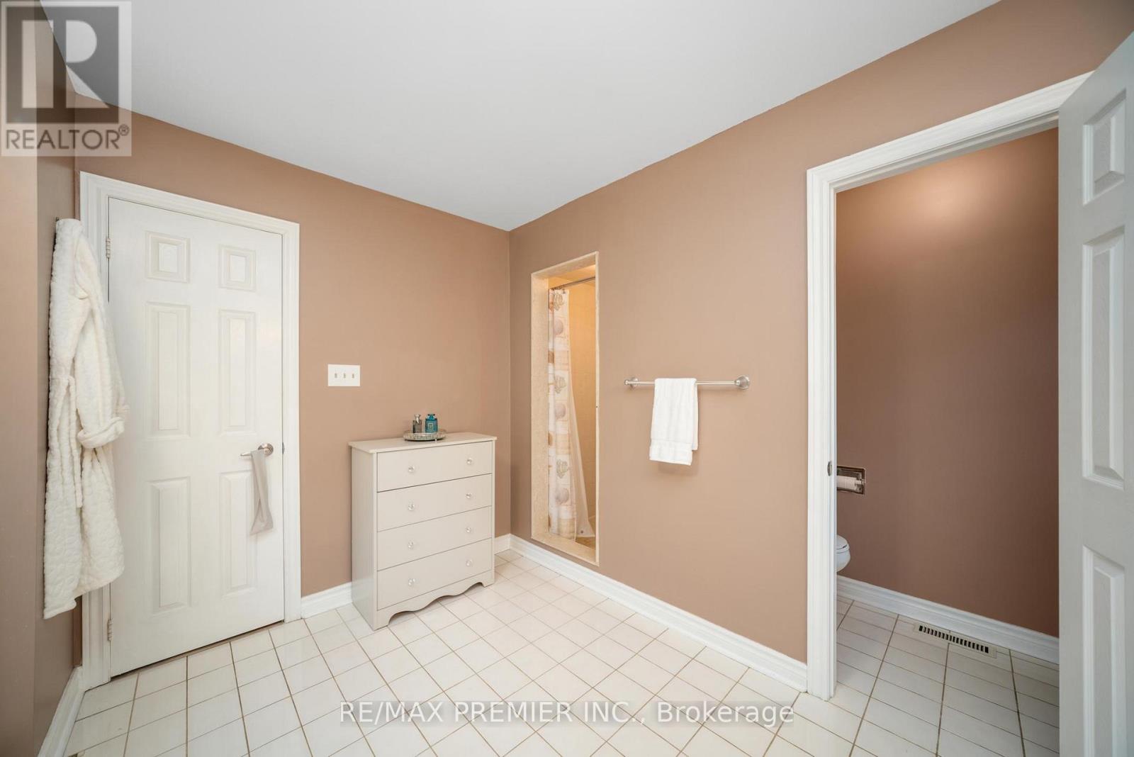 Photo 20 of 618 Ponting Place, Newmarket ON