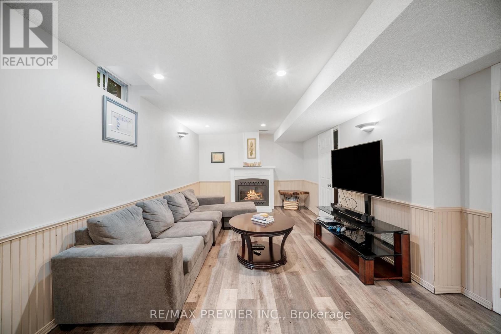 Photo 28 of 618 Ponting Place, Newmarket ON