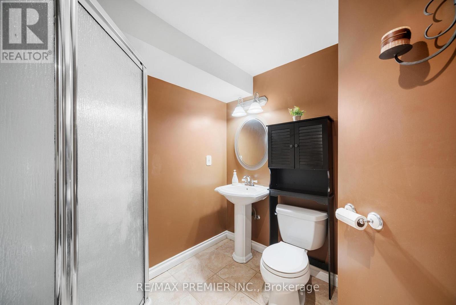 Photo 29 of 618 Ponting Place, Newmarket ON