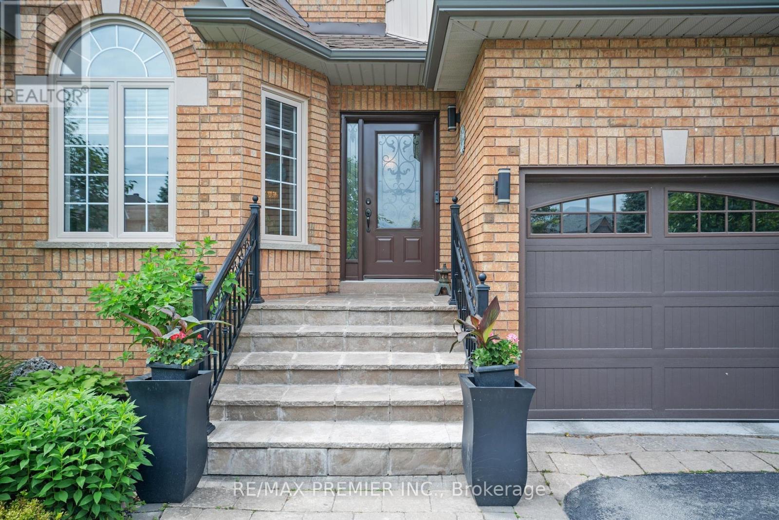 Photo 3 of 618 Ponting Place, Newmarket ON