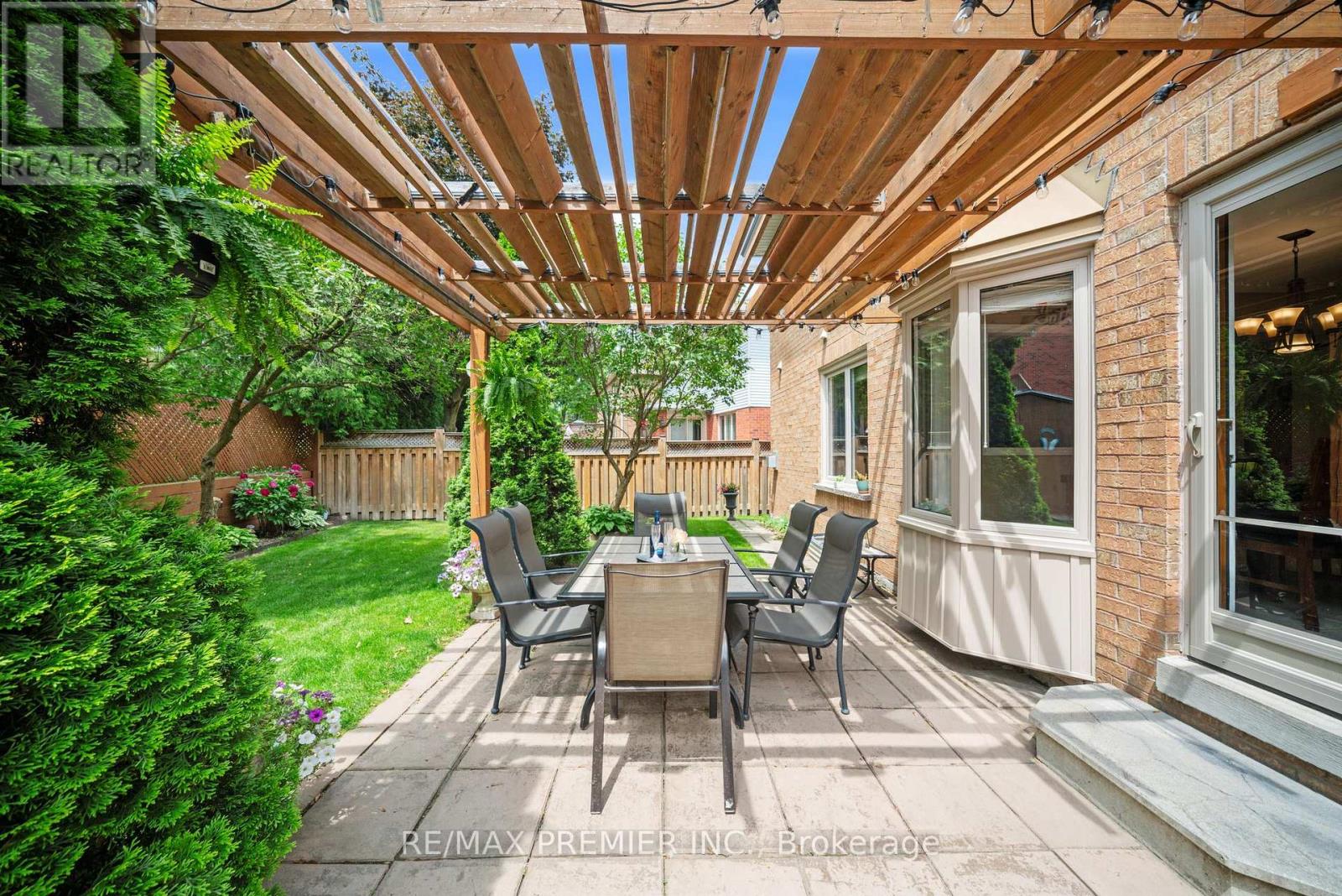 Photo 31 of 618 Ponting Place, Newmarket ON