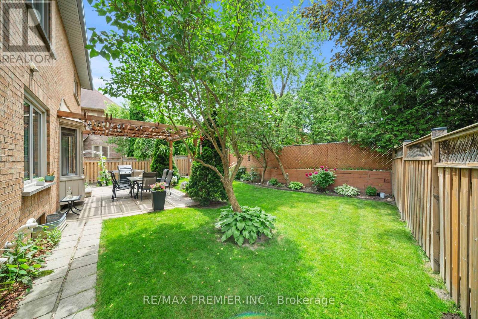 Photo 33 of 618 Ponting Place, Newmarket ON