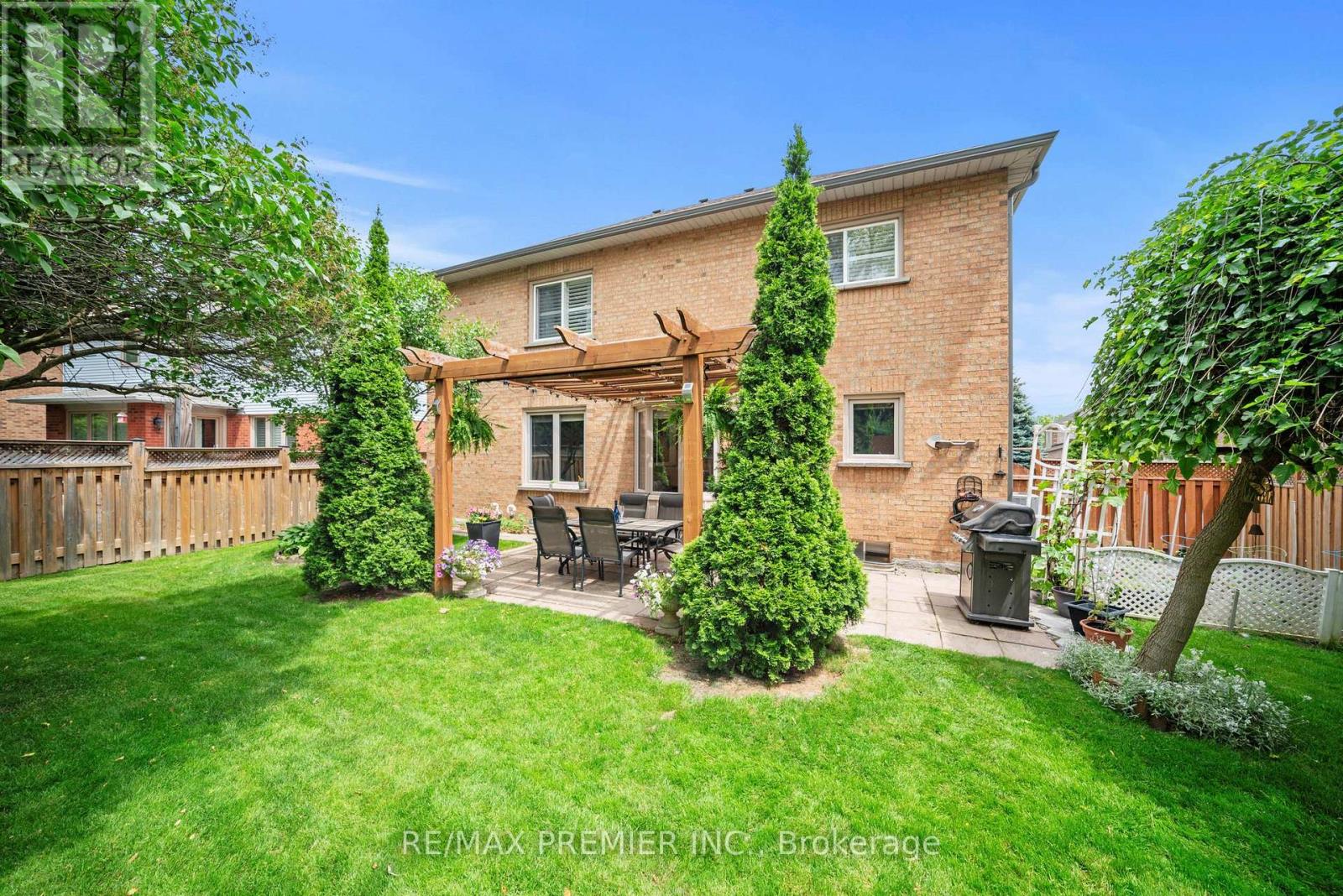 Photo 34 of 618 Ponting Place, Newmarket ON