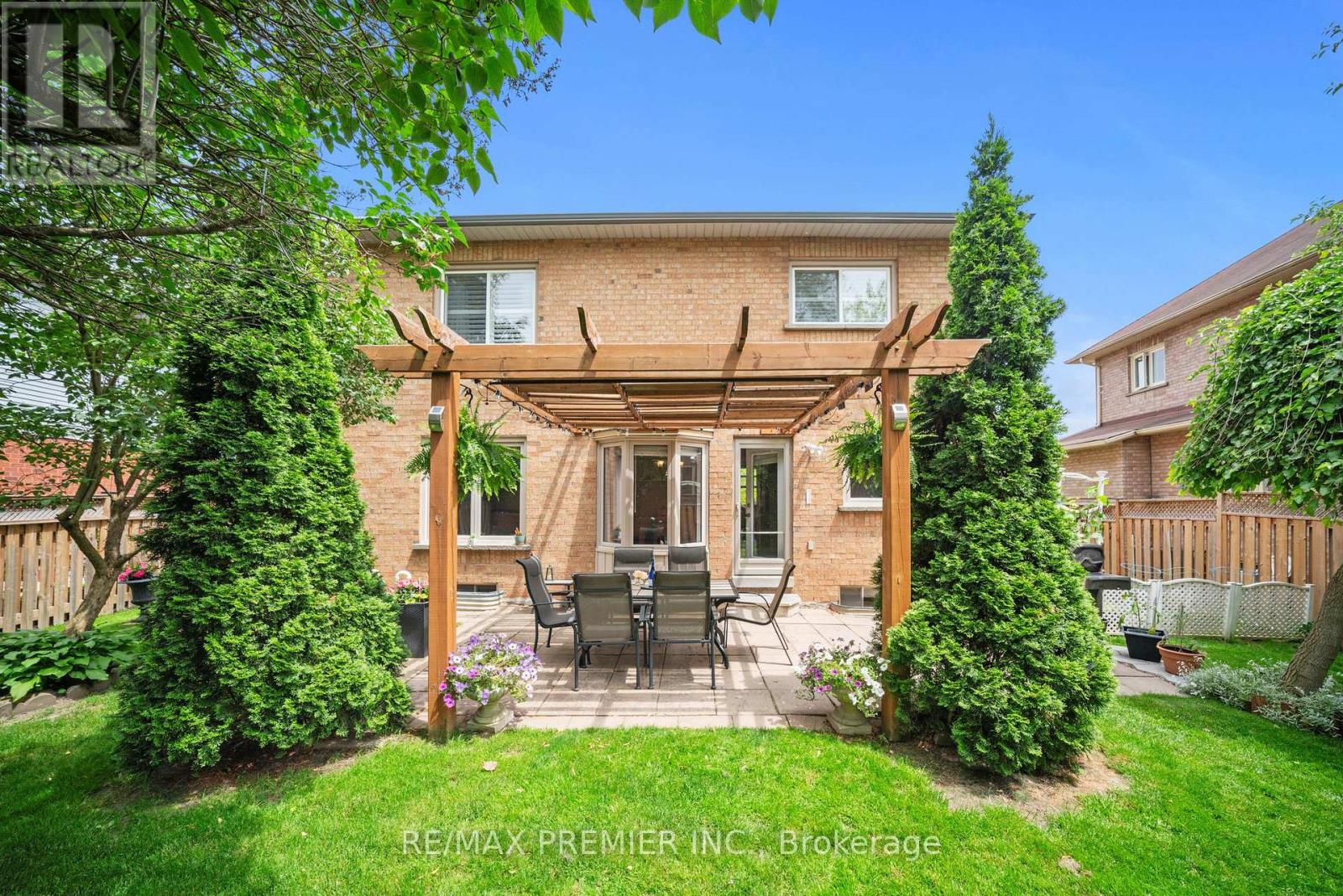 Photo 35 of 618 Ponting Place, Newmarket ON