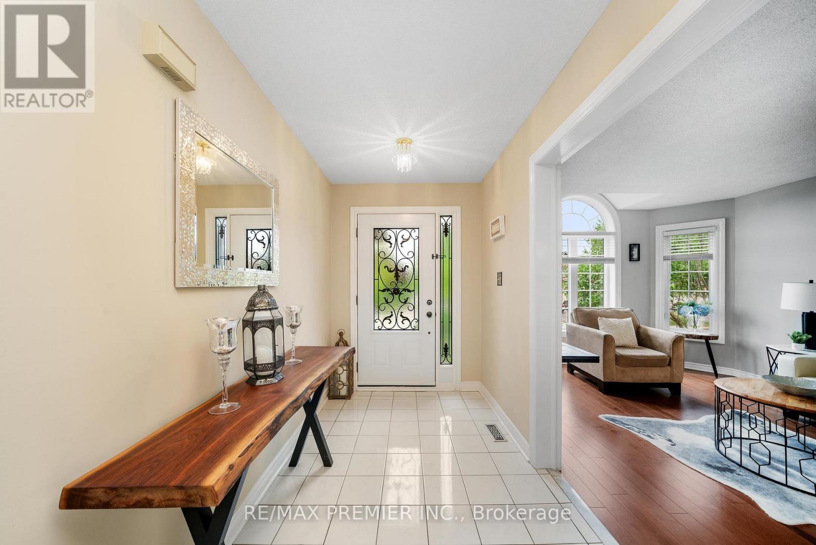 Photo 4 of 618 Ponting Place, Newmarket ON