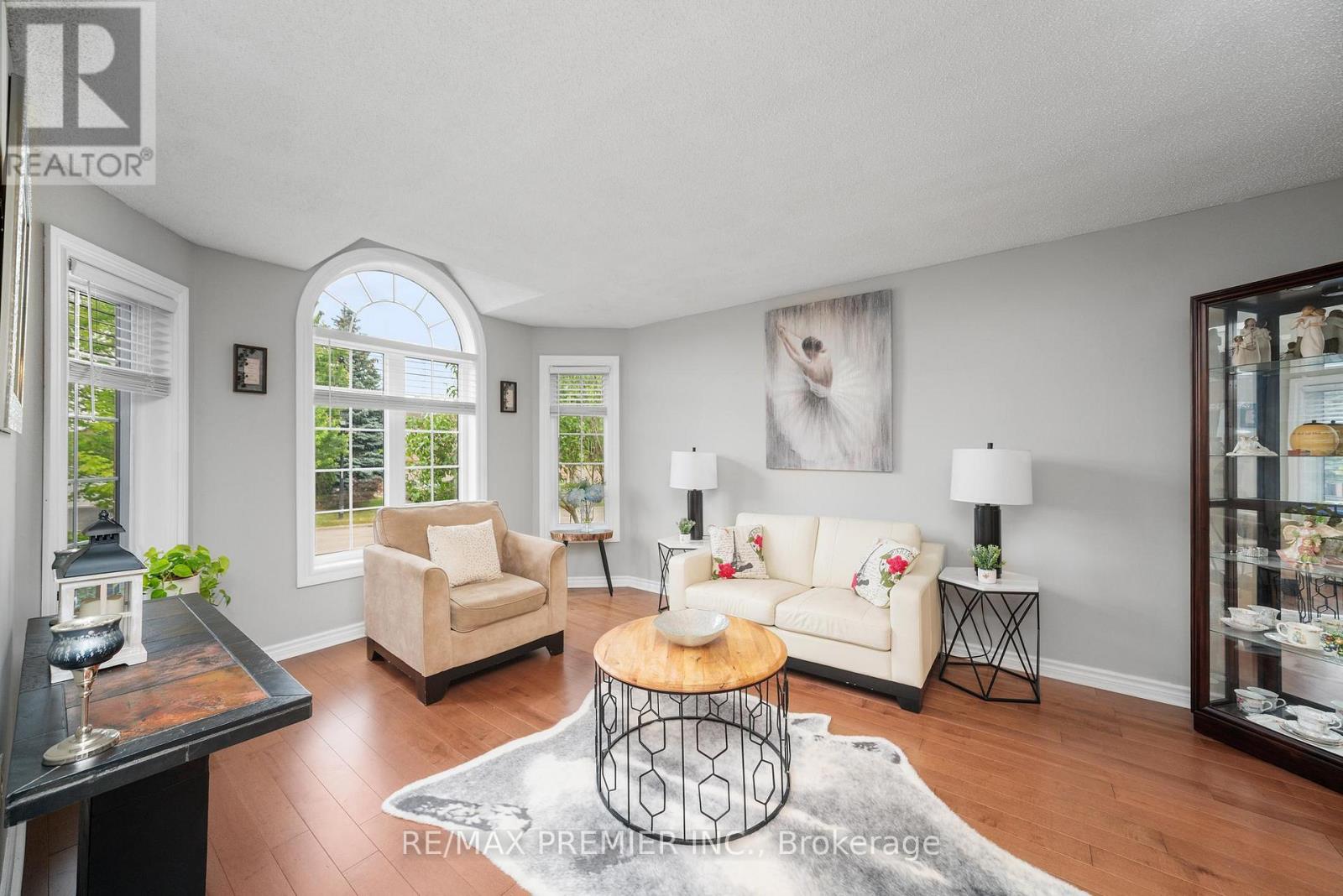 Photo 5 of 618 Ponting Place, Newmarket ON