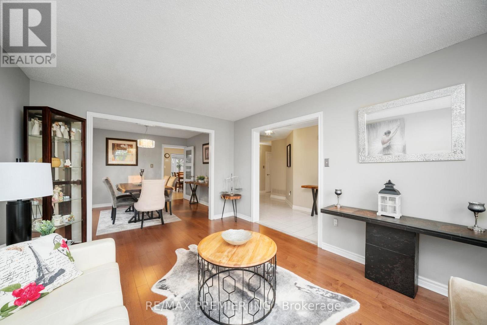 Photo 6 of 618 Ponting Place, Newmarket ON