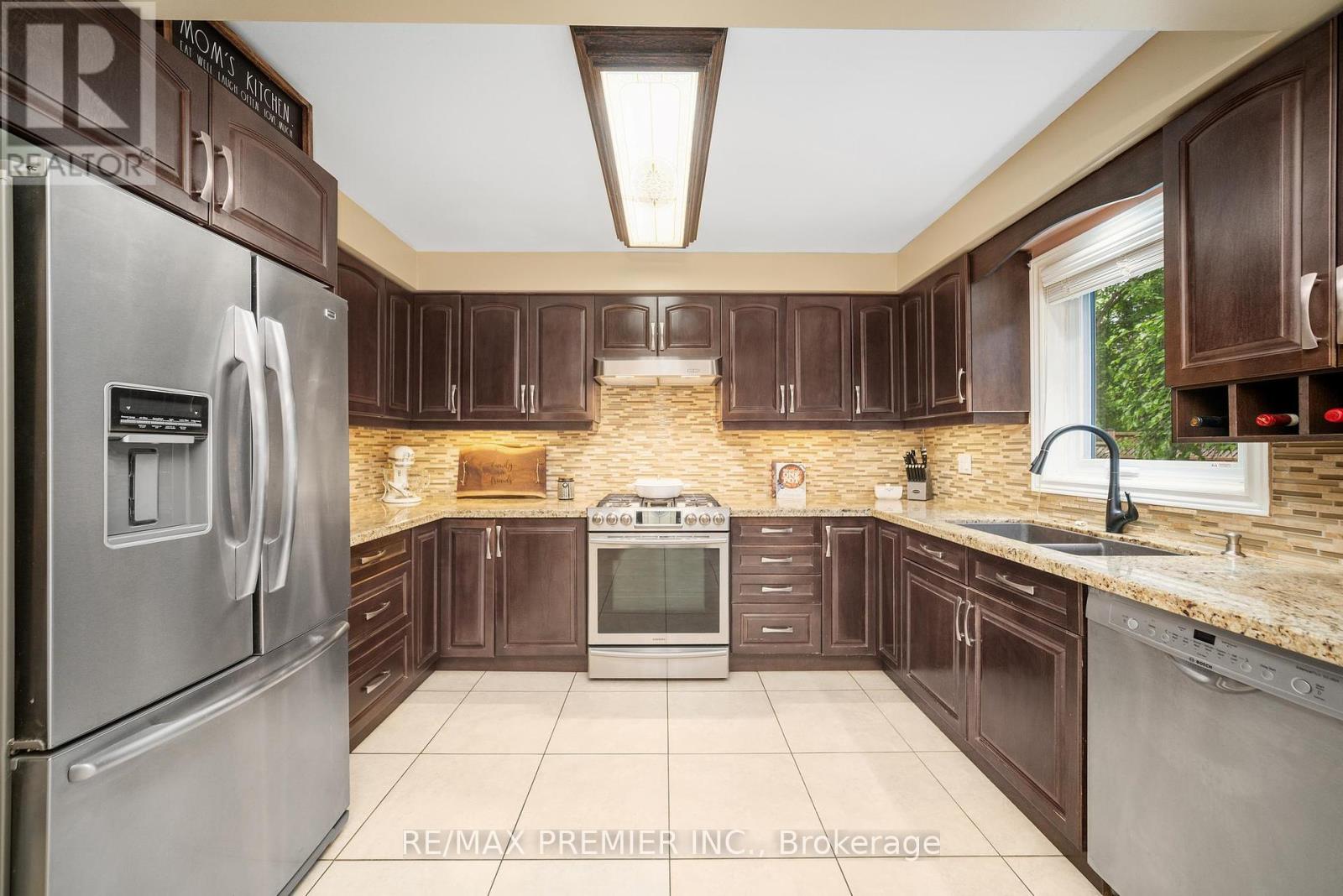 Photo 9 of 618 Ponting Place, Newmarket ON