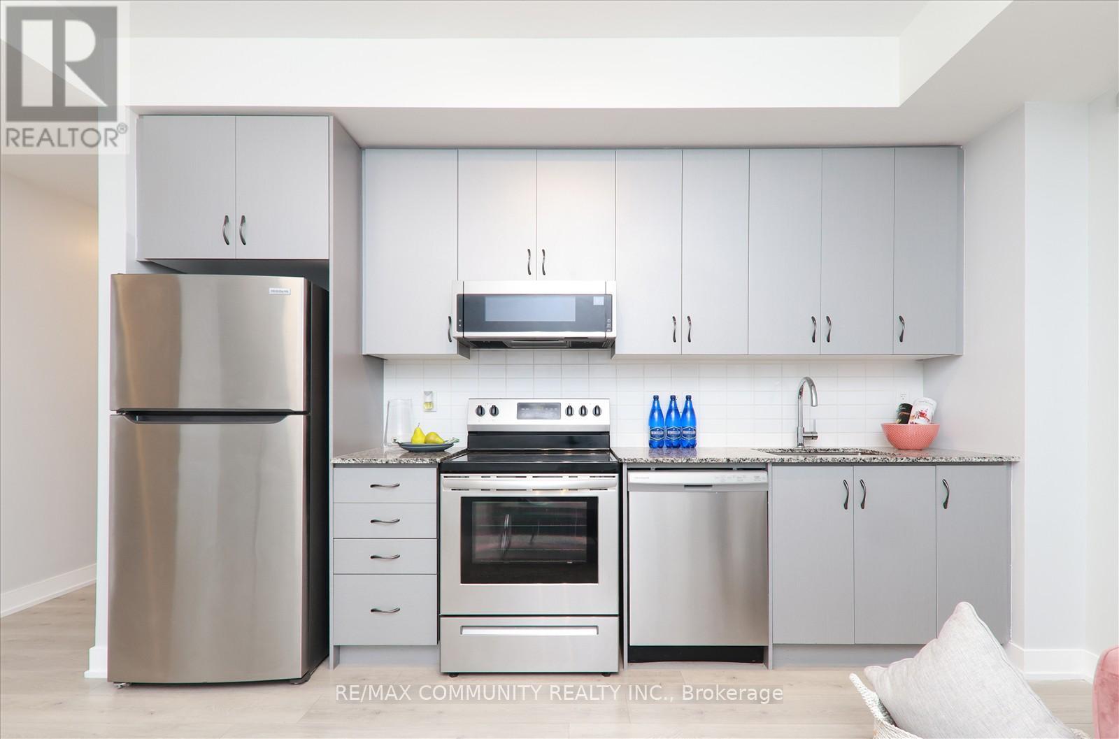 Photo 8 of 206 1709 Bur Oak Avenue, Markham ON