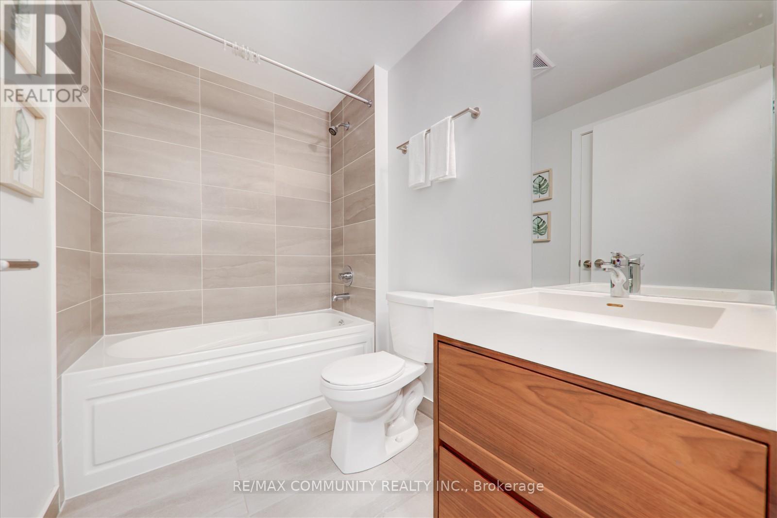 Photo 6 of 206 1709 Bur Oak Avenue, Markham ON