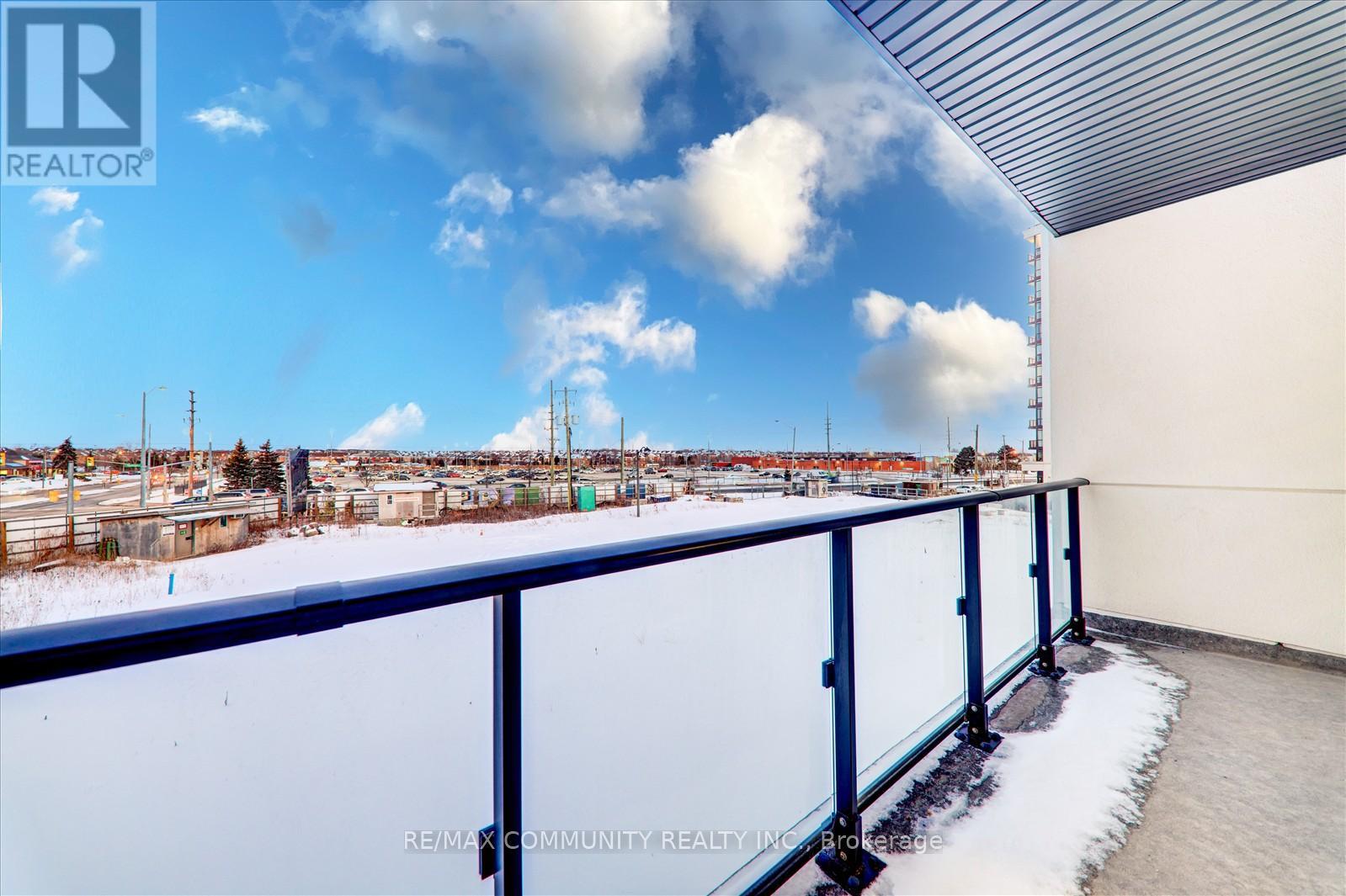 Photo 11 of 206 1709 Bur Oak Avenue, Markham ON