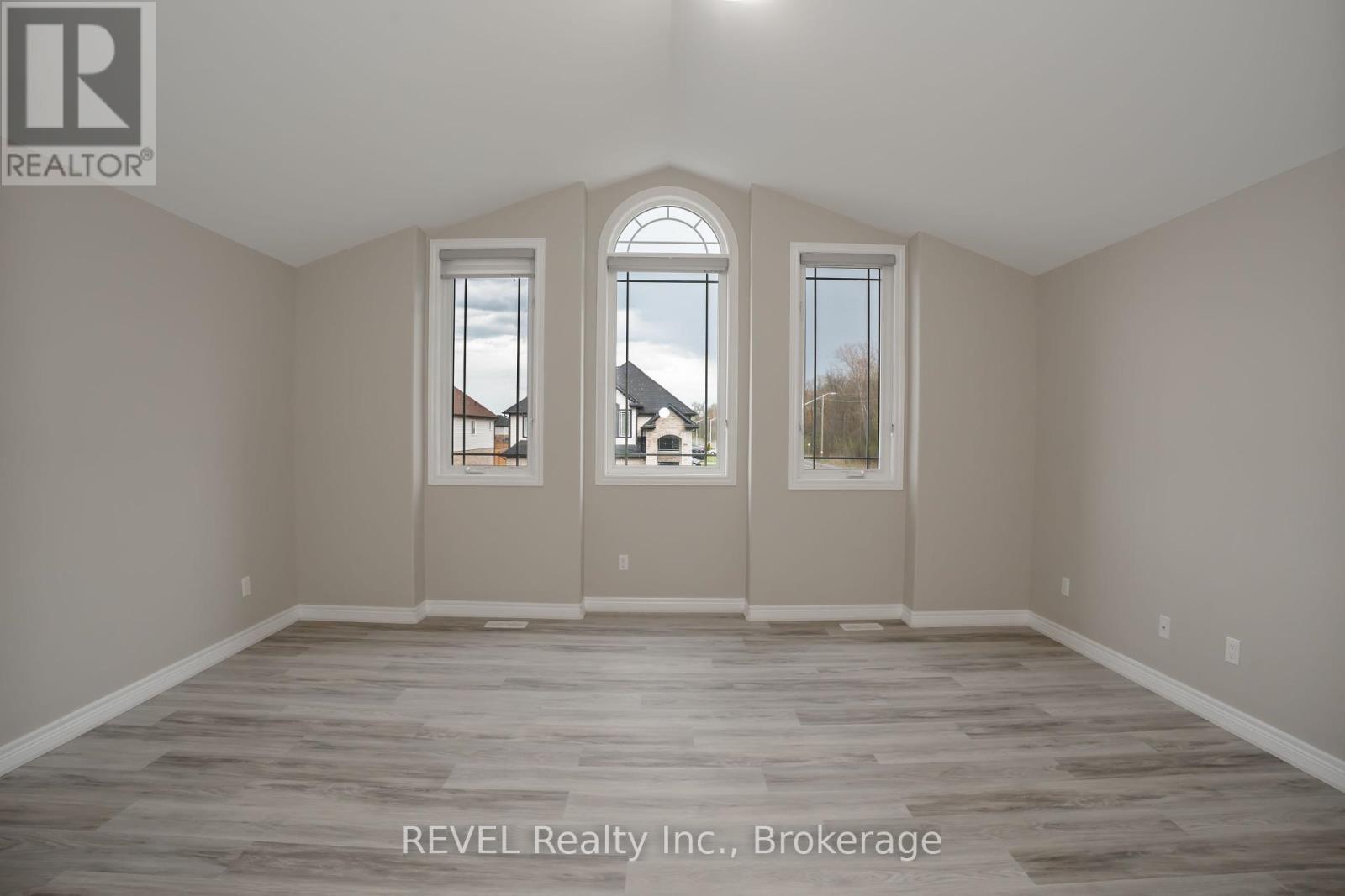 Photo 11 of Upper 6739 Sam Iorfida Drive, Niagara Falls ON