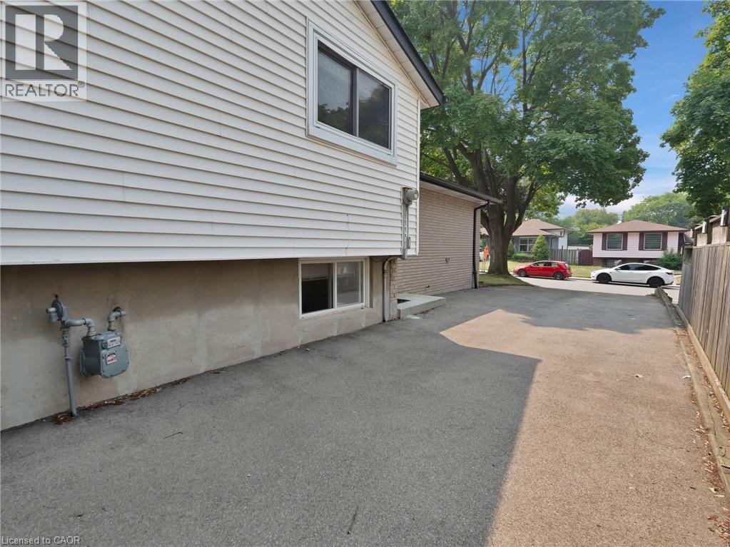 Photo 9 of 64 Garrow Drive, Hamilton ON