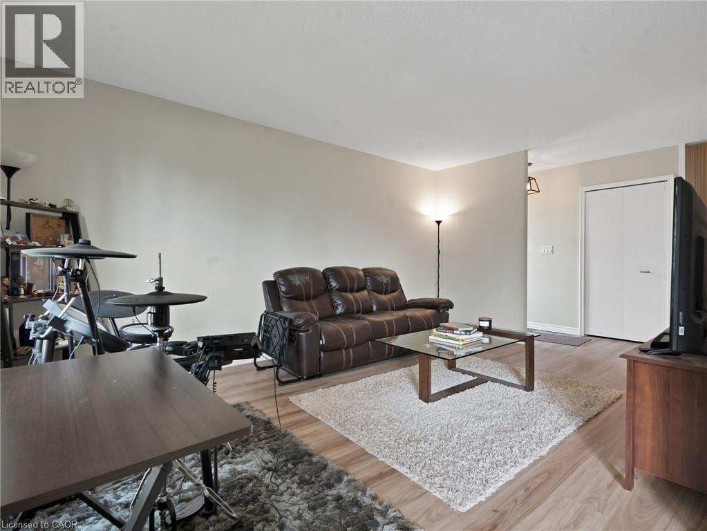 Photo 14 of 64 Garrow Drive, Hamilton ON