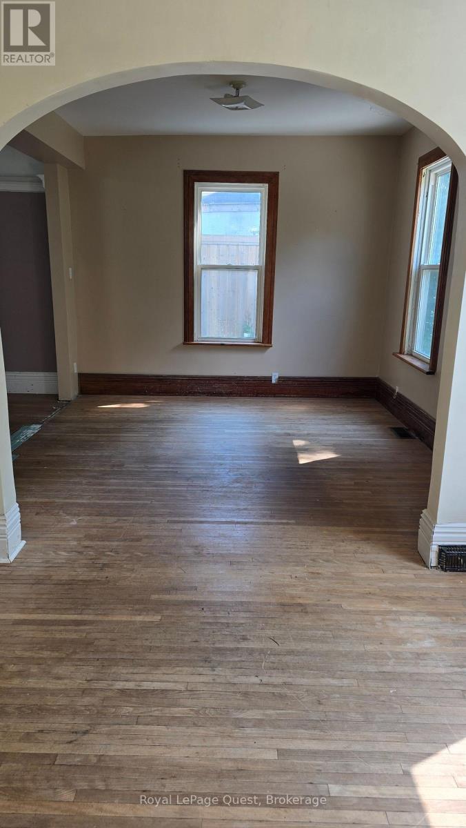 Photo 8 of 699 Quebec Street, Midland ON