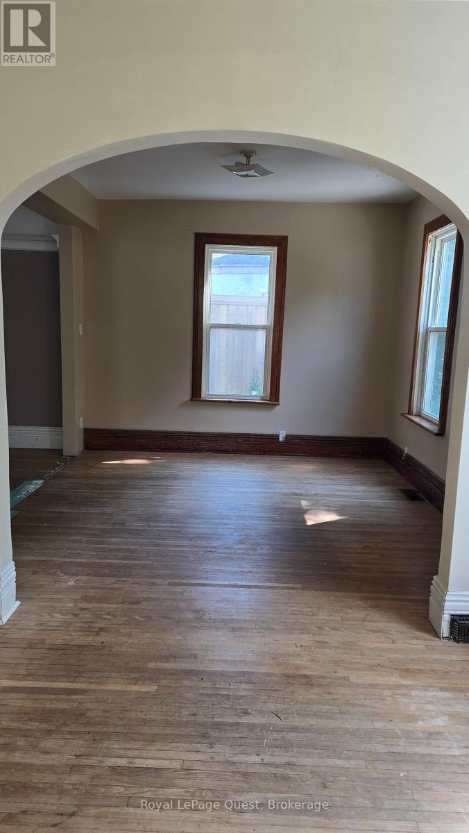 Photo 10 of 699 Quebec Street, Midland ON