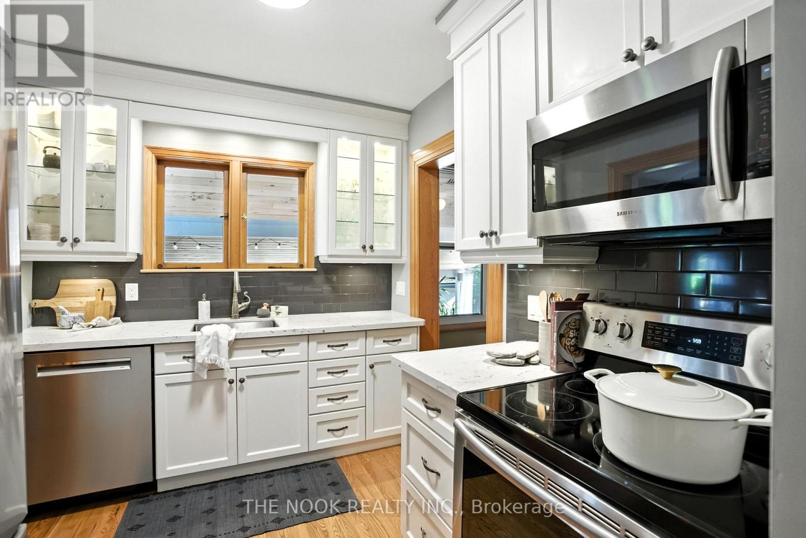 Photo 19 of 1009 Centre Street S, Whitby ON