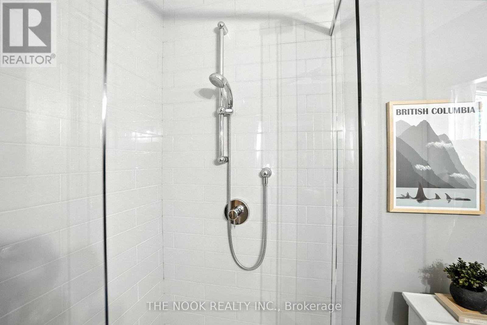 Photo 30 of 1009 Centre Street S, Whitby ON
