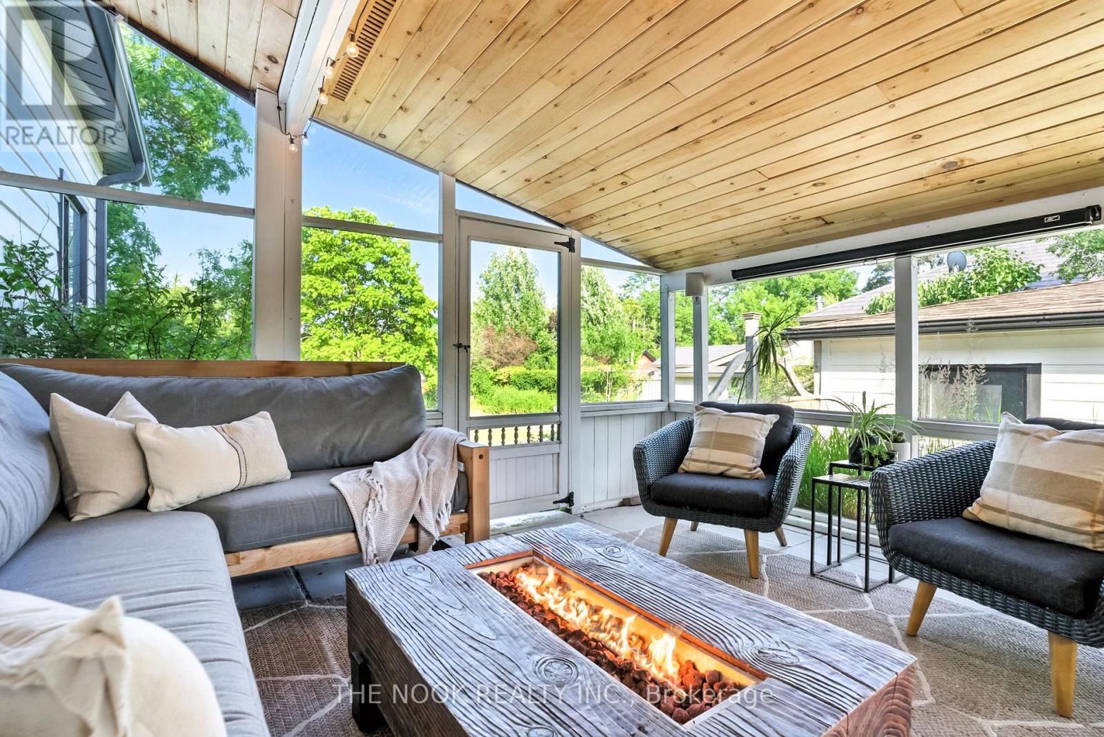 Photo 34 of 1009 Centre Street S, Whitby ON